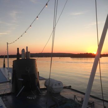 Solnedgång över fartyget